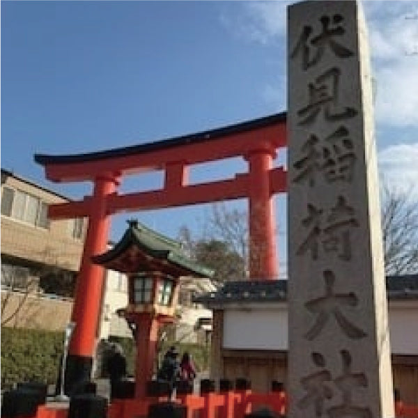 ＜京都＞伏見稲荷大社と酒蔵見学ツアー/Fushimi Inari Shrine and Sake Brewery tour