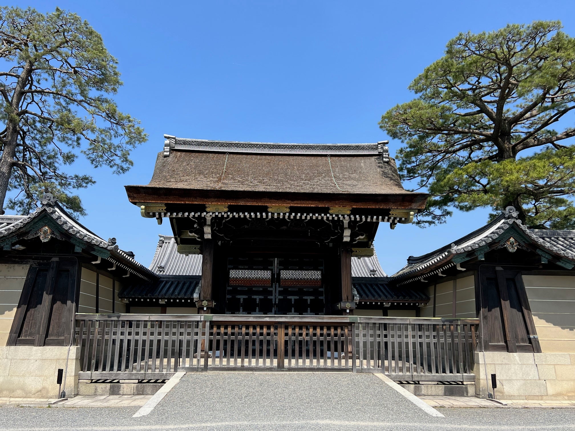 ＜京都＞元離宮二条城と京都御苑散策ツアー